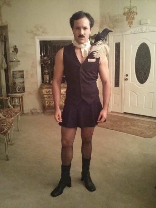 koalakeys:

"I decided to get a little creative this year. I present Edgar Allan Ho"
