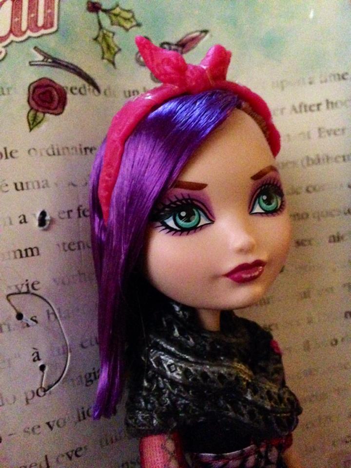 neptunableu:

tifaerie:

Photos of Holly and Poppy Courtesy of Nicole Babich member of the Monster High Shopping Maul. 

requesting a UPC stat:)
