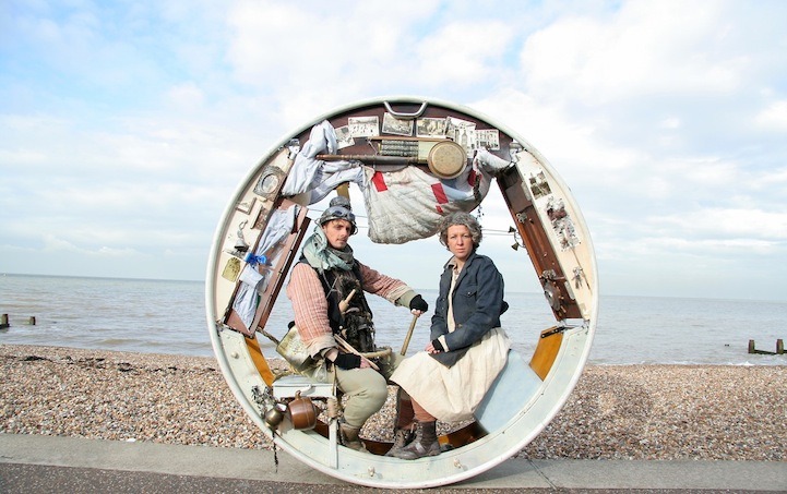 https://acrojou.jux.com/acts/827150
(via Acrobatic Performers Travel Within a Circular Mobile Home - My Modern Metropolis)