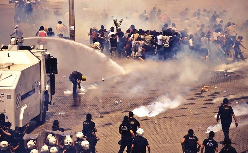 Heavy tear gas in Taksim Square
