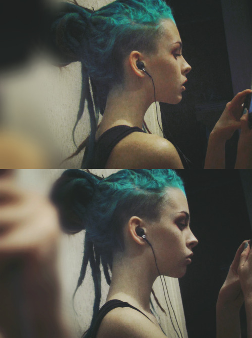 Photography Alternative Girl Dreadlocks Blue Hair Green Hair Sidecut Hair Colours Undercut Girl Psico Tropica