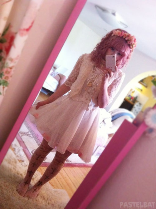 Ootd (ᅌᴗᅌ* )Wore the skirt i made in school a while ago(◕‿◕✿)