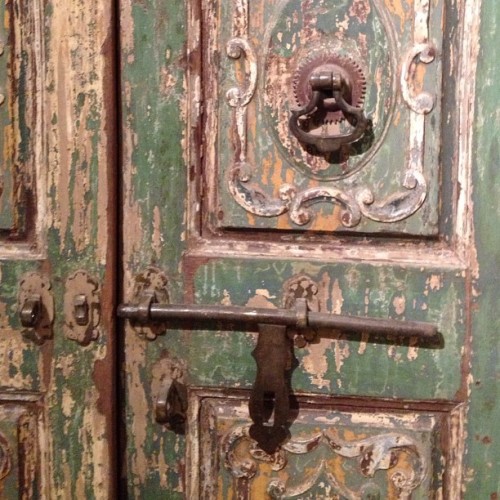 #greendoor #door #doorknocker #detail #materialculture #instapicture #follow #love #beautiful #indiandoor #patina #texture #antique #vintage #old