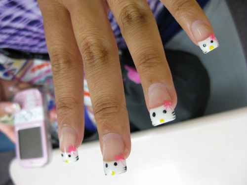 hello kitty nails. hello kitty, your nose is too