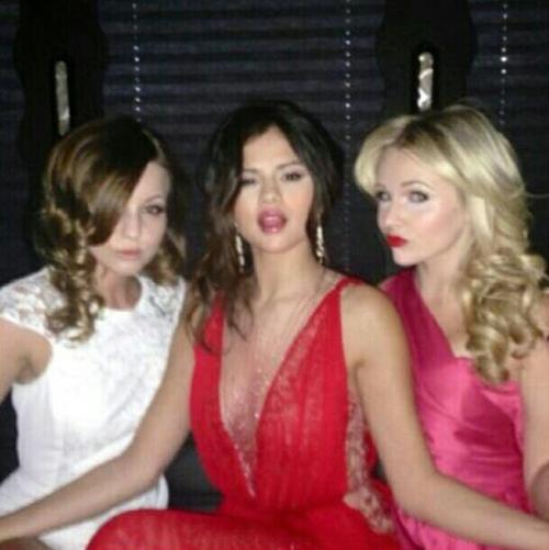 Selena and her friends before the “Spring Breakers” L.A premiere