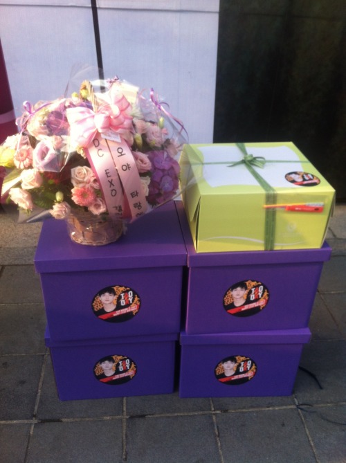130502 - Tao&#8217;s birthday, DC Gallery&#8217;s birthday flowers and gifts for Tao Credit: DC Gallery.