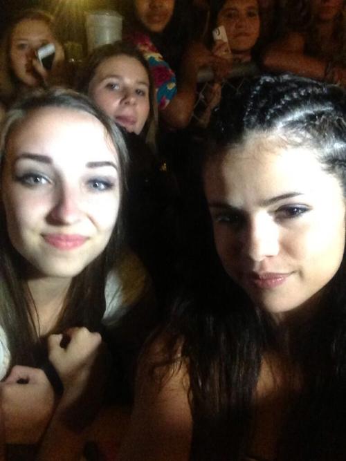 @sienns: Not to mention I met Selena Gomez very briefly and she’s so perfect