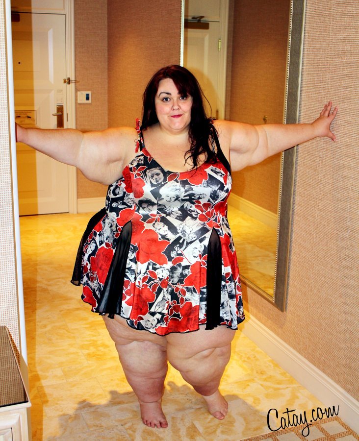 waffleconemunchies:

mcflyver:

catay:

(via "No, really, I can walk a straight line. Just give me a moment…and a wall," explains the fat chick.&#160;: Photo of the Week&#160;: Cat’s House of Fun&#160;: Catay.com)


Arms and thighs to die for

I wanna be her.
