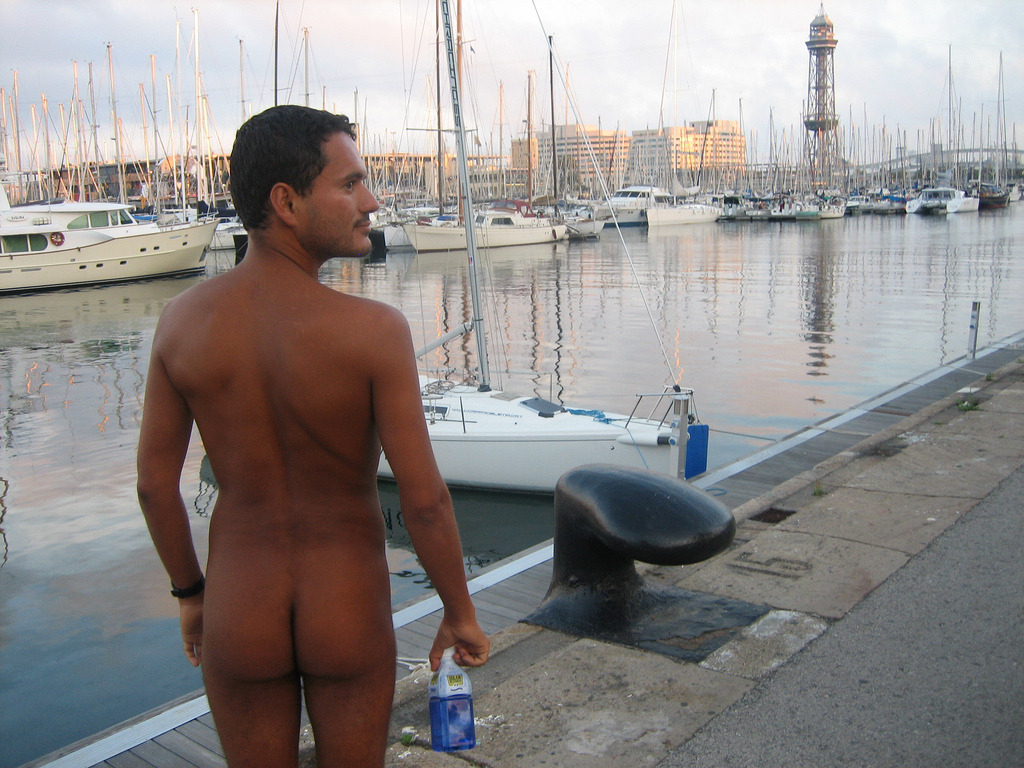 November 10, 2013   Nude Sailor
Naked on the seas



