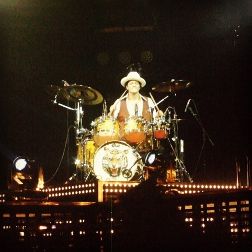 bmars-news:  "haus__of__emily: After singing and dancing for almost 2 hours straight&#8230;Bruno breaks out the drum kit and it&#8217;s like..IS THERE NO END TO THIS BOYS TALENTS?!  #bruno #mars #brunomars #moonshinejungletour #drums #concert #o2 #dublin #music #oh #my #god #love&#8221;