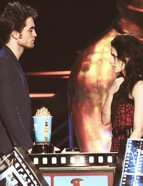
Rob &amp; Kristen ♥ | MTV Movie Awards (May 31st 2009) 
