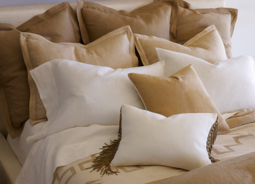 elorablue:

Bedding By RLF Home Collection
http://www.ralphlaurenhome.com