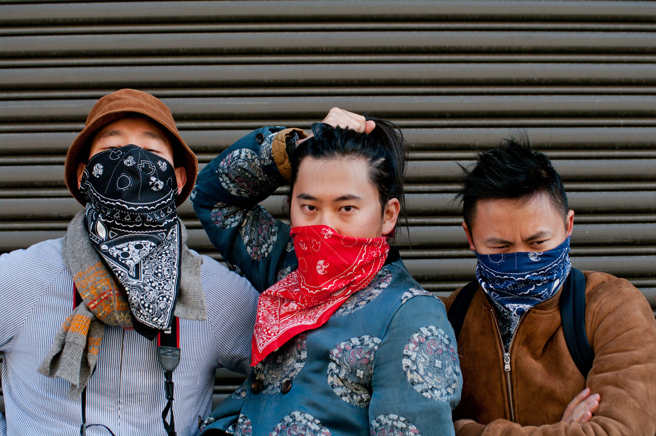 liamsawthis:

Professionals with Pizza Bandanas 

STREET-STYLE BANDITOS!  
Oh hmm, I haven&#8217;t tumbl&#8217;d anything in like years&#8230; but here&#8217;s Nam + Me + Tommy Ton in matching pizza bandanas i got us from here:  http://stayweirdforever.bigcartel.com/product/pizza-bandana-3-pack
