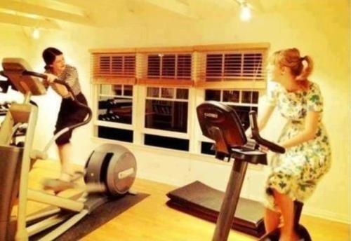 Selena Gomez and her bff Taylor Swift working out together!