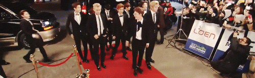 
Suho is just too cool to walk in normally

