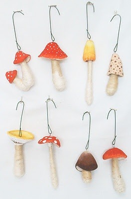 motleycraft-o-rama:

Mushroom Ornaments from Vintage by Crystal
