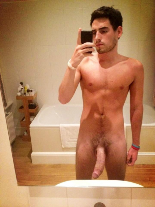 nakedguyselfies:

Naked Guy Selfies:

nakedguyselfies.tumblr.com
