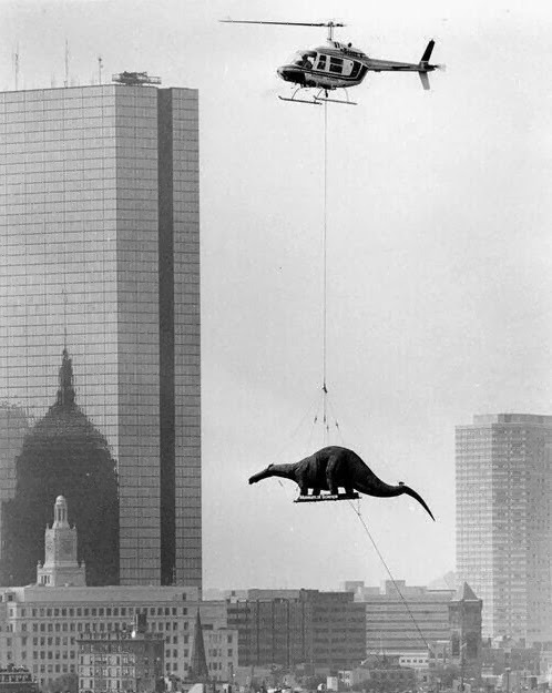historicaltimes:

A dinosaur being delivered to the Boston Museum of Science, 1984
