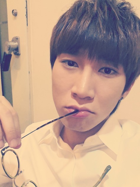[CAFE] 130821 Eunkwang&#8217;s Fancafe Whisper
생존신고&#8230;&#8230;&#8230;&#8230;@.@ 저 좀 어려보이지않음요?ㅋㅋㅋㅋㅈㅅ&#8230;

[TRANS] Survival report&#8230;&#8230;&#8230;&#8230;@.@ I look a little young don&#8217;t I?ㅋㅋㅋㅋjs*&#8230;
*T/N: I think he&#8217;s using the Korean initials for &#8220;sorry&#8221; here

translated by Xinying @ fyeahbtob