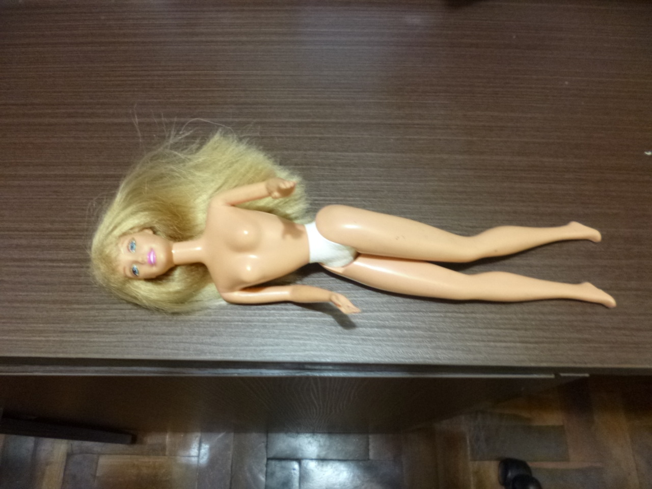 Barbie dos anos 90, sem roupas
