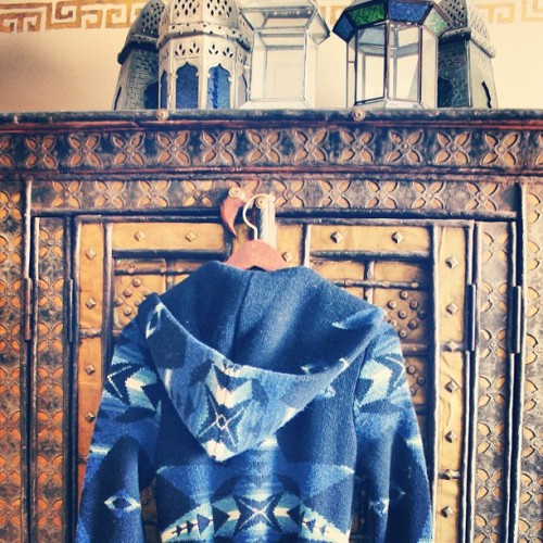 #ralphlauren #southwestern #hoodie #sweater #blanket #tjmaxxfinds #tjmaxx #indiancabinet #lanterns #india #aztec #navajo #style #fashion #accessories #homedecor