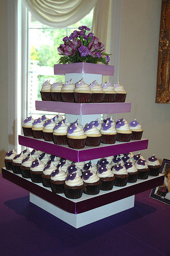 cupcakelovers heresthething Totally beautiful purple wedding cupcake tower