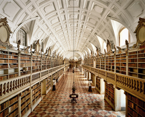 ilovereadingandwriting:  booklover:  hikenow:hoopingll:   Temples  of Knowledge - Historical Libraries of The Western World (via hiroburo)
