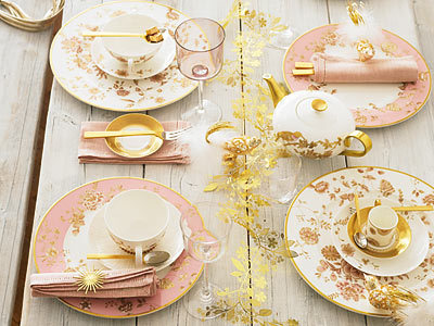 Pink and Gold table setting via thisisglamorous pink gold wedding 