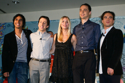 jim parsons and kaley cuoco. Jim Parsons is HOT.