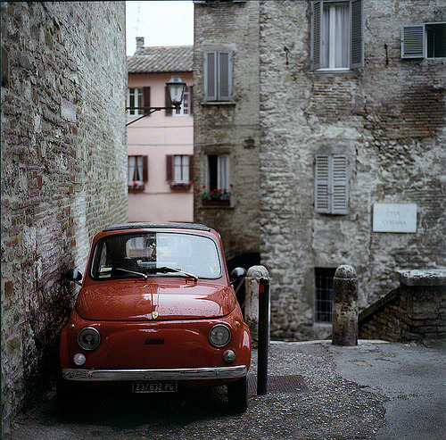 old Fiat 500 in Perugia via fortysevenronin 