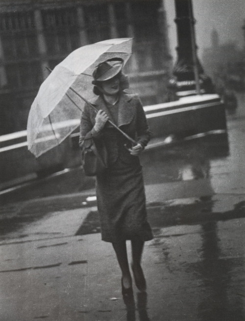 frenchtwist:

via liquidnight:

Toni Frissell - Mrs. C. Ruckelhaus, New York, Vogue, February 1938
From Toni Frissell: Photographs 1933-1967

