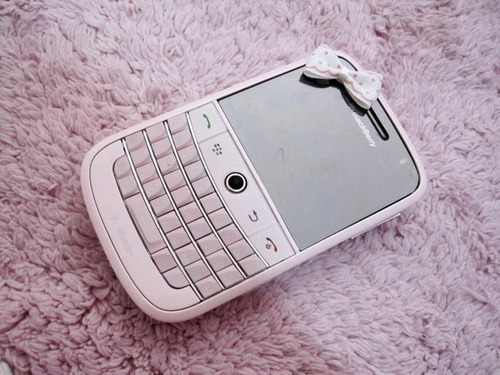 A Pink BlackBerry! I want!
