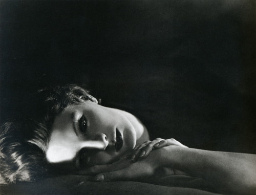 billyjane:  liquidnight:George Hoyningen-Huene - Agneta Fischer, 1928  From The Photographic Art of Hoyningen-Huene by William A. Ewing