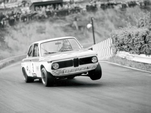 BMW 2002 at the track The public track tags bmw 2002