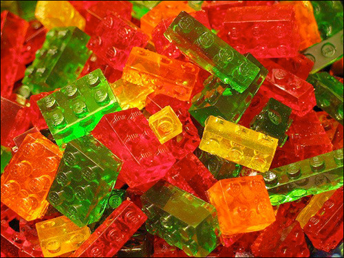 (via jephafer)
Lego Gummy candies.