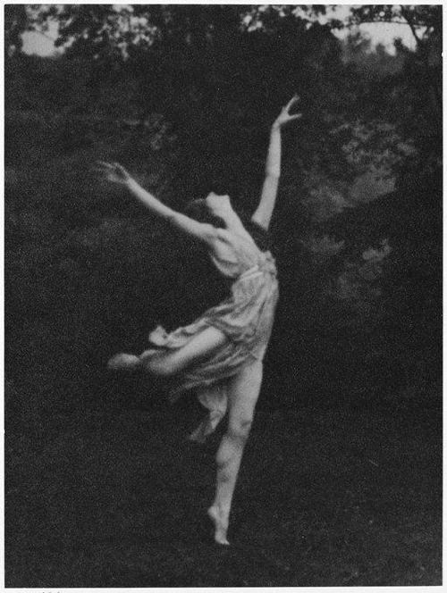 cogitationsofacurmudgeon:  Arnold Genthe, Dancer, 1920s