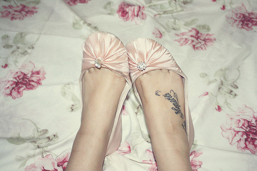 fuckyeahgirlythings: dirtyprettything: tattooed feet (by wolvessss)