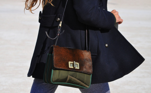 (via JakandJil) the return of the small cross body bag… pictured here is Chloe