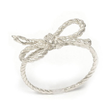 ‘forget me knot’ ring via showlifestyle