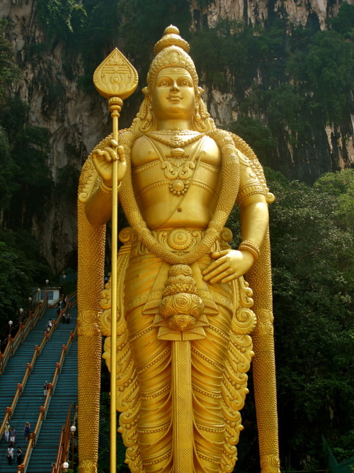 The Batu Caves is dedicated to Lord Murugan. His statue is the focal point of the place. Behind him is a 272-step staircase leading to the cave temples. 