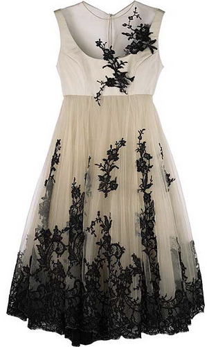 alithea:

this alexander mcqueen dress is hands down the most beautiful dress ive ever seen in my whole life.
