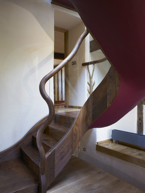 cabbagerose:

treehuggingarchitect:

These stairs are really awesome, no?

