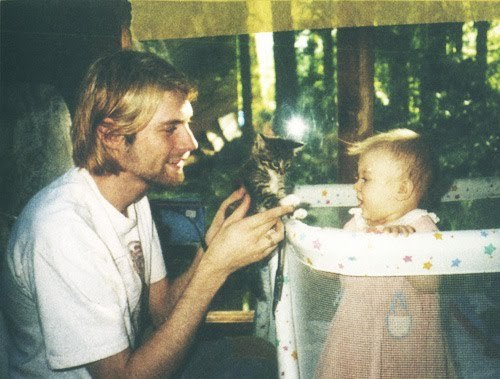 hotmenwithbabies Kurt Cobain Francis Bean Cobain a kitten adorable