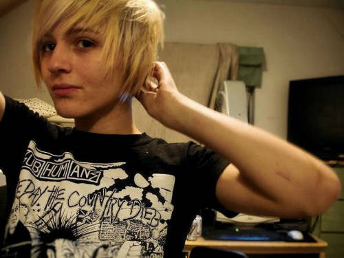 I kind of really want short hair again. Should I get it cut like this?