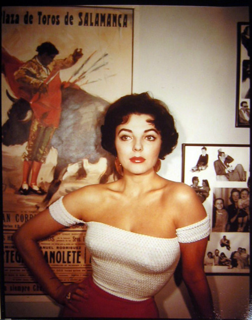 A young Joan Collins posted 1 year ago with 67 notes