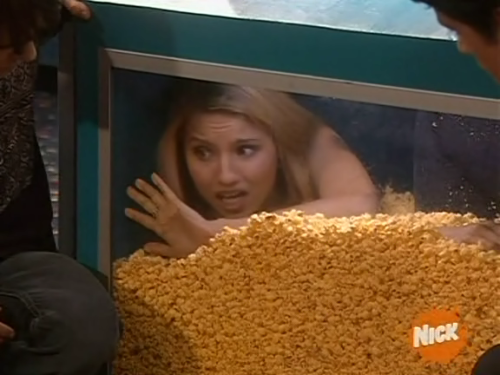  WHO GOT STUCK IN THE POPCORN THING IN DRAKE AND JOSH WAS DIANNA AGRON.