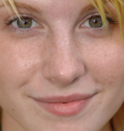 hayley paramore makeup. Hayley is still beautiful even