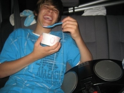 bieber eating. #Justin Bieber eating