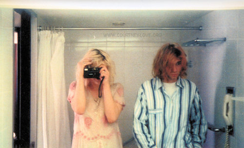 suicideblonde:

Courtney and Kurt

How awesome!