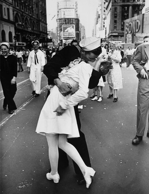 v-j day in times square kiss photo. Time Square kiss, VJ Day